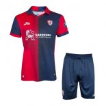 Maglia Cagliari Calcio Home Bambino 2023 2024 Maglia Cagliari Calcio Home Bambino 2023 2024