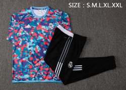 Giacca Real Madrid 2022 Rosso Blu Giacca Real Madrid 2022 Rosso Blu