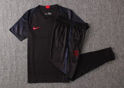 Maglia di Formazione Paris Saint Germain Set Completo 2019 2020 Nero Rosso Maglia di Formazione Paris Saint Germain Set Completo 2019 2020 Nero Rosso